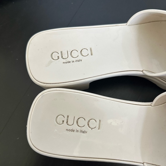 Gucci Women's Cream Slide Rubber Sandals - Picture 11 of 11